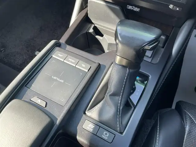 レクサス ＥＳ 300h バージョンL 宮崎県 2020(令2)年 9万km マーキュリーグレーマイカ ムーンルーフ/純正12.3型ナビ/　(BT/AppleCarPlay、AndroidAuto対応)/フルセグTV/バック/サイド/フロントカメラ/ドライブレコーダー/レーダークルーズコントロール/クリアランスソナー/セーフティシステムプラス/・プリクラッシュセーフティ/・レーントレーシングアシスト/・アダプティブハイビームシステム/・ロードサインアシスト/・先行車発進告知機能/ブラインドスポットモニター/パーキングサポートブレーキ/カラーヘッドアップディスプレイ/デジタルインナー/デジタルアウターミラー/3眼フルLEDヘッドランプ/本木製/革巻きコンビステアリング/ステアリングヒーター/パドルシフト/ハンドルカバー付/セミアニリン革シート/全席シートヒーター/前席ポジションメモリー/ベンチレーション/後席電動リクライニングシート/マークレビンソンプレミアムサラウンドシステム/純正18インチアルミホイール/スマートエントリー/スタートシステム/禁煙車