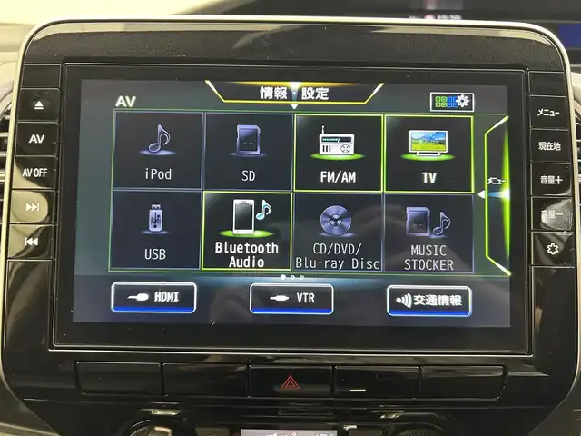 日産 セレナ ハイウェイスター V 愛媛県 2021(令3)年 2.2万km ブリリアントホワイトパール 純正10インチナビ/(Bluetooth/フルセグ)/プロパイロット/純正フリップダウンモニター/両側パワースライドドア/衝突被害軽減ブレーキ/コーナーセンサー/レーンキープアシスト/ブラインドスポットモニター/キャプテンシート/ETC/オートマチックハイビーム/オートライト/フォグランプ/アイドリングストップ/ドアバイザー/プッシュスタート/スペアキー/保証書/取扱説明書