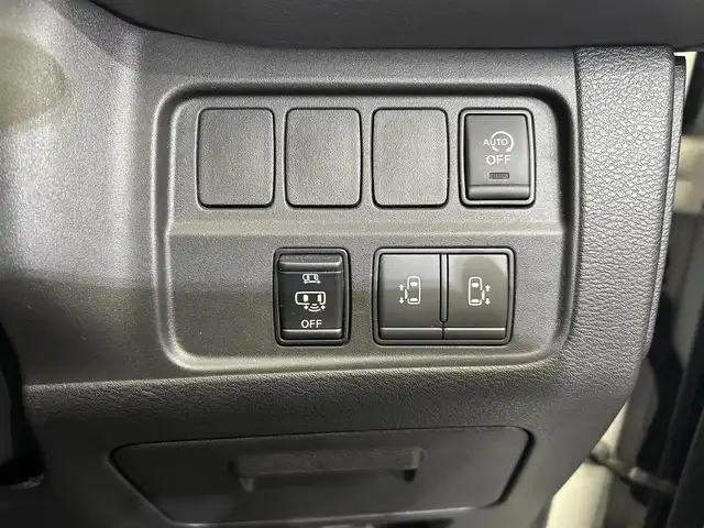 日産 セレナ ハイウェイスター V 愛媛県 2021(令3)年 2.2万km ブリリアントホワイトパール 純正10インチナビ/(Bluetooth/フルセグ)/プロパイロット/純正フリップダウンモニター/両側パワースライドドア/衝突被害軽減ブレーキ/コーナーセンサー/レーンキープアシスト/ブラインドスポットモニター/キャプテンシート/ETC/オートマチックハイビーム/オートライト/フォグランプ/アイドリングストップ/ドアバイザー/プッシュスタート/スペアキー/保証書/取扱説明書