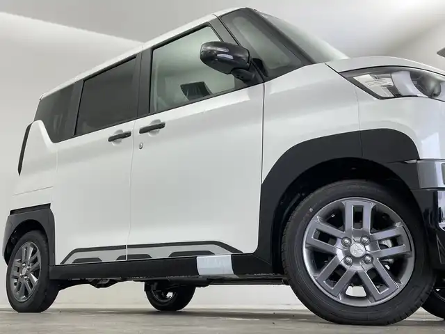 三菱 デリカミニ T プレミアム 新潟県 2025(令7)年 0.1千km アメジストブラック/シルキーホワイト 4WD/プロパイロット/純正ディスプレイオーディオ/　AppleCarPlay/AndroidAuto/Bluetooth/HDMI/全方位モニター/両側パワースライドドア/衝突被害軽減ブレーキ/レーンキープアシスト/前後コーナーセンサー/レーダークルーズコントロール/ハーフレザーシート/前席シートヒーター/オートマチックハイビーム/LEDヘッドライト/オートライト/ステアリングヒーター/パドルシフト/禁煙車