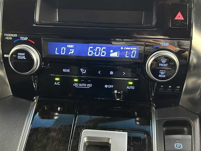 トヨタ ヴェルファイア 2.5Z Aエディデョン ゴールデンアイズ 道央・札幌 2017(平29)年 5.5万km バーニングブラッククリスタルシャインガラスフレーク ・4WD/・寒冷地仕様/・Ａｌｐｉｎｅナビ/・フルセグ/BT/CD/DVD/SD/・バックカメラ/・プリクラッシュ/・アダプティブクルーズコントロール/・クリアランスソナー/・ＲＣＴＡ/・フリップダウンモニター/・ハーフレザー/・両側パワースライドドア/・電動リアゲート/・オートライト/・オートホールド/・社外レーダー/・LEDヘッドライト/・フォグランプ/・スマートキー/・プッシュスタート