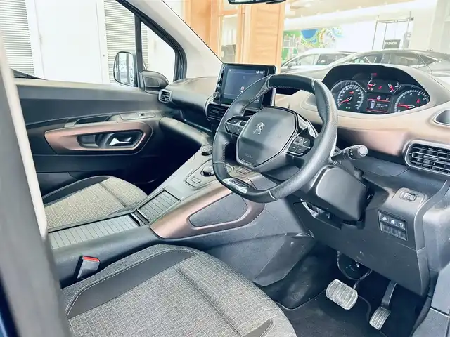 プジョー リフター 大阪府 2022(令4)年 2.2万km 青 ワンオーナー/ガラスルーフ/純正ディスプレイオーディオ/applecarplay/バック・サイドカメラ/純正17インチAW/ACC/ブラインドスポット/クリアランスソナー/ETC/ドラレコ/パドルシフト