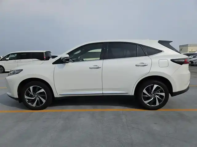 トヨタ ハリアー プログレス メタル&レザーP 長崎県 2017(平29)年 4万km ホワイトパールクリスタルシャイン 〇純正ナビ/〇フルセグTV/〇パノラマモニター/〇セーフティーセンスP/〇ビルトインETC/〇ドライブレコーダー/〇ムーンルーフ/〇電動リアゲート/〇JBLサウンドシステム/〇LEDヘッドランプ/〇オートライト/〇フォグランプ/〇純正18インチアルミ/〇革巻きステアリング/〇左右独立オートエアコン/〇黒革シート/〇パワーシート/〇シートヒーター/〇シートベンチレーション/〇スマートエントリー/〇禁煙車