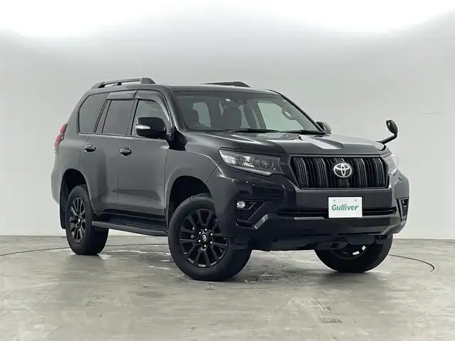 トヨタ ランドクルーザー プラド TX Lパッケージ マットブラED 福島県 2023(令5)年 2.8万km ブラック サンルーフ/トヨタセーフティセンス/・プリクラッシュセーフティ/・レーダークルーズコントロール/・車線逸脱警報装置/・標識認識機能/ALPINE製9インチナビ/・型番：X9NXL/・フルセグTV/Bluetooth/CD/DVD/・バックカメラ/・ETC/4WD/・ダウンヒルアシスト/ルーフレール/革巻きステアリング/・ステアリングリモコン/レザーシート/・パワーシート(運転席/助手席)/・シートヒーター(運転席/助手席)/・エアシート(運転席/助手席)/プッシュスタート/・スマートキー/LEDヘッドライト/・オートライト/・フォグライト/純正フロアマット