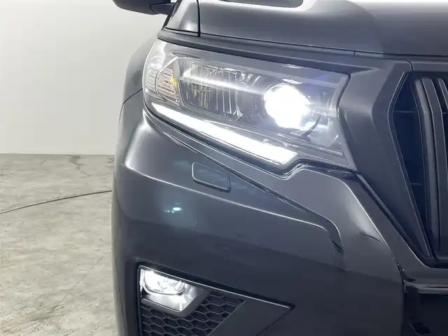 トヨタ ランドクルーザー プラド TX Lパッケージ マットブラED 福島県 2023(令5)年 2.8万km ブラック サンルーフ/トヨタセーフティセンス/・プリクラッシュセーフティ/・レーダークルーズコントロール/・車線逸脱警報装置/・標識認識機能/ALPINE製9インチナビ/・型番：X9NXL/・フルセグTV/Bluetooth/CD/DVD/・バックカメラ/・ETC/4WD/・ダウンヒルアシスト/ルーフレール/革巻きステアリング/・ステアリングリモコン/レザーシート/・パワーシート(運転席/助手席)/・シートヒーター(運転席/助手席)/・エアシート(運転席/助手席)/プッシュスタート/・スマートキー/LEDヘッドライト/・オートライト/・フォグライト/純正フロアマット