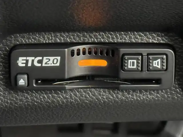 ホンダ ヴェゼル ハイブリッド e:HEV Z PLaYパッケージ 福岡県 2025(令7)年 0.1千km プレミアムサンライトホワイトパール 登録済未使用車　/純正９型ナビ　/バックカメラ　/置くだけ充電　/ＥＴＣ２．０　/衝突軽減　/レーンキープ　/ＢＳＷ　/アクセル踏み間違い防止　/パドルシフト　/ヒルディセントコントロール　/パワーバックドア　/純正１８インチＡＷ　/ＬＥＤ