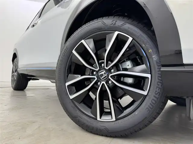 ホンダ ヴェゼル ハイブリッド e:HEV Z PLaYパッケージ 福岡県 2025(令7)年 0.1千km プレミアムサンライトホワイトパール 登録済未使用車　/純正９型ナビ　/バックカメラ　/置くだけ充電　/ＥＴＣ２．０　/衝突軽減　/レーンキープ　/ＢＳＷ　/アクセル踏み間違い防止　/パドルシフト　/ヒルディセントコントロール　/パワーバックドア　/純正１８インチＡＷ　/ＬＥＤ