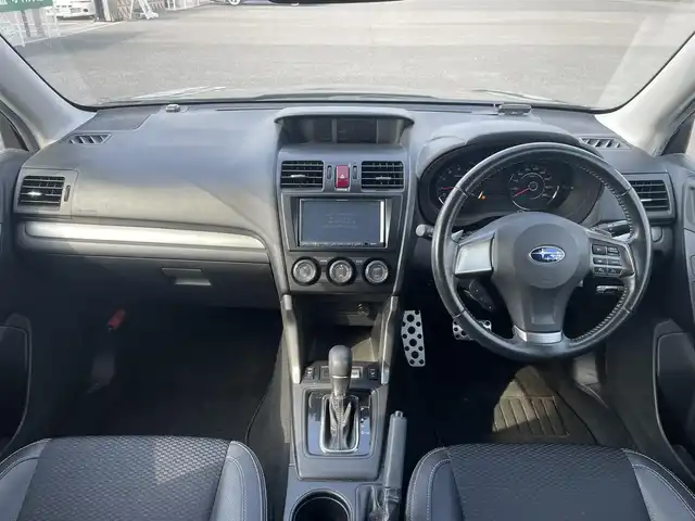 スバル フォレスター 2．0XT アイサイト 埼玉県 2013(平25)年 10.4万km ダークグレーメタリック (株)IDOMが運営する【じしゃロン鳩ヶ谷店】の自社ローン専用車両になりますこちらは現金またはオートローンご利用時の価格です。自社ローンご希望の方は別途その旨お申付け下さい/4WD/ターボ車/社外SDナビ（NR-MZ60）/アイサイト/レーダークルーズコントロール/プッシュスタート/ETC/純正HIDヘッドライト/純正18インチAW/ハーフレザーシート/前席パワーシート/前席シートヒーター/パドルシフト/ステアリングスイッチ/革巻ステアリング/フォグランプ/電動格納式ウィンカーミラー