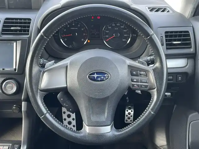スバル フォレスター 2．0XT アイサイト 埼玉県 2013(平25)年 10.4万km ダークグレーメタリック (株)IDOMが運営する【じしゃロン鳩ヶ谷店】の自社ローン専用車両になりますこちらは現金またはオートローンご利用時の価格です。自社ローンご希望の方は別途その旨お申付け下さい/4WD/ターボ車/社外SDナビ（NR-MZ60）/アイサイト/レーダークルーズコントロール/プッシュスタート/ETC/純正HIDヘッドライト/純正18インチAW/ハーフレザーシート/前席パワーシート/前席シートヒーター/パドルシフト/ステアリングスイッチ/革巻ステアリング/フォグランプ/電動格納式ウィンカーミラー