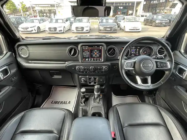 クライスラー・ジープ ジープ ラングラー アンリミテッド サハラ 滋賀県 2020(令2)年 2.2万km 黒 黒革/・前席シートヒーター /ハンドルヒーター/衝突軽減ブレーキ/ACC/BSM/純正ナビ（BT/USB/AUX/DTV）/ALPINEスピーカー/フロントカメラ/バックカメラ/ETC2.0/前後コーナーセンサー/純正LEDヘッドライト/純正18インチAW