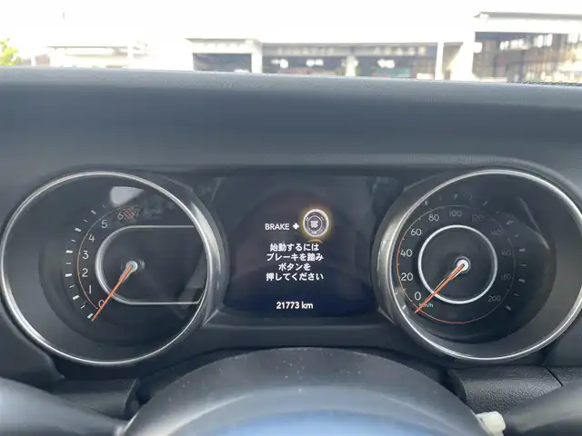 クライスラー・ジープ ジープ ラングラー アンリミテッド サハラ 滋賀県 2020(令2)年 2.2万km 黒 黒革/・前席シートヒーター /ハンドルヒーター/衝突軽減ブレーキ/ACC/BSM/純正ナビ（BT/USB/AUX/DTV）/ALPINEスピーカー/フロントカメラ/バックカメラ/ETC2.0/前後コーナーセンサー/純正LEDヘッドライト/純正18インチAW