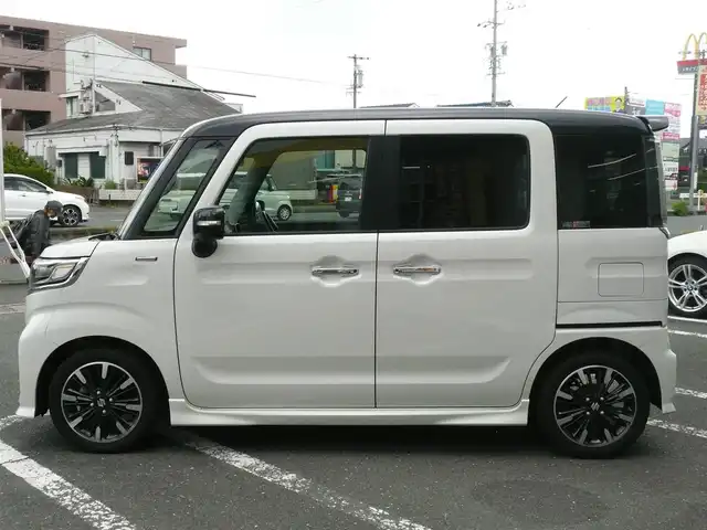スズキ スペーシア カスタム HYBRID XS ターボ 静岡県 2022(令4)年 3.8万km ピュアホワイトパール/ブラック2トーン 禁煙車/両側パワースライドドア/ターボ車/全方位モニター用メモリーナビゲーション/（CD/DVD/BT/USB/フルセグTV）/セーフティサポート/・デュアルカメラブレーキサポート/・車線逸脱警報機能/・先行車発進お知らせ機能/・アダプティブクルーズコントロール/・後方誤発進抑制機能/・車線逸脱抑制機能/・誤発進抑制機能/ステアリングリモコン/パドルシフト/ブラックルーフ/ブラックドアミラー/ブラックリアスポイラー/ヘッドアップディスプレイ/リアサキュレーター/運転席シートヒーター/後席左右パーソナルテーブル/LEDヘッドライト/プッシュスタート・スマートキー/スペアキー/保証書・取扱説明書