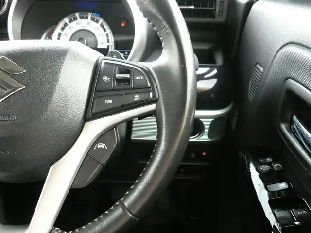 スズキ スペーシア カスタム HYBRID XS ターボ 静岡県 2022(令4)年 3.8万km ピュアホワイトパール/ブラック2トーン 禁煙車/両側パワースライドドア/ターボ車/全方位モニター用メモリーナビゲーション/（CD/DVD/BT/USB/フルセグTV）/セーフティサポート/・デュアルカメラブレーキサポート/・車線逸脱警報機能/・先行車発進お知らせ機能/・アダプティブクルーズコントロール/・後方誤発進抑制機能/・車線逸脱抑制機能/・誤発進抑制機能/ステアリングリモコン/パドルシフト/ブラックルーフ/ブラックドアミラー/ブラックリアスポイラー/ヘッドアップディスプレイ/リアサキュレーター/運転席シートヒーター/後席左右パーソナルテーブル/LEDヘッドライト/プッシュスタート・スマートキー/スペアキー/保証書・取扱説明書