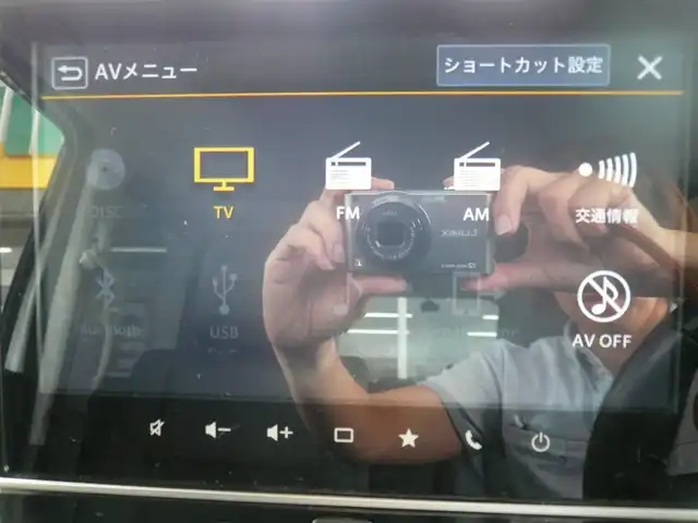 スズキ スペーシア カスタム HYBRID XS ターボ 静岡県 2022(令4)年 3.8万km ピュアホワイトパール/ブラック2トーン 禁煙車/両側パワースライドドア/ターボ車/全方位モニター用メモリーナビゲーション/（CD/DVD/BT/USB/フルセグTV）/セーフティサポート/・デュアルカメラブレーキサポート/・車線逸脱警報機能/・先行車発進お知らせ機能/・アダプティブクルーズコントロール/・後方誤発進抑制機能/・車線逸脱抑制機能/・誤発進抑制機能/ステアリングリモコン/パドルシフト/ブラックルーフ/ブラックドアミラー/ブラックリアスポイラー/ヘッドアップディスプレイ/リアサキュレーター/運転席シートヒーター/後席左右パーソナルテーブル/LEDヘッドライト/プッシュスタート・スマートキー/スペアキー/保証書・取扱説明書