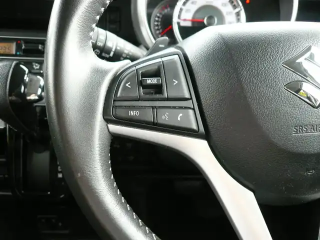 スズキ スペーシア カスタム HYBRID XS ターボ 静岡県 2022(令4)年 3.8万km ピュアホワイトパール/ブラック2トーン 禁煙車/両側パワースライドドア/ターボ車/全方位モニター用メモリーナビゲーション/（CD/DVD/BT/USB/フルセグTV）/セーフティサポート/・デュアルカメラブレーキサポート/・車線逸脱警報機能/・先行車発進お知らせ機能/・アダプティブクルーズコントロール/・後方誤発進抑制機能/・車線逸脱抑制機能/・誤発進抑制機能/ステアリングリモコン/パドルシフト/ブラックルーフ/ブラックドアミラー/ブラックリアスポイラー/ヘッドアップディスプレイ/リアサキュレーター/運転席シートヒーター/後席左右パーソナルテーブル/LEDヘッドライト/プッシュスタート・スマートキー/スペアキー/保証書・取扱説明書