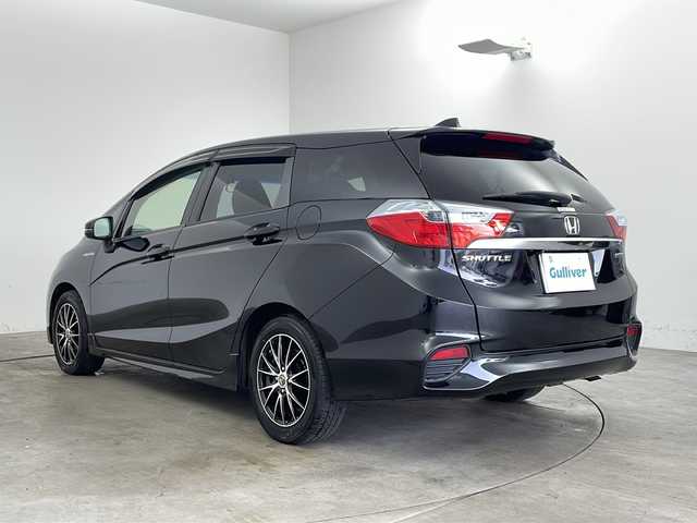 ホンダ シャトル ハイブリッド X 兵庫県 2017(平29)年 7.5万km クリスタルブラックパール ・純正ナビ/TV/SD/BT/CD/DVD/・バックカメラ/・ビルトインETC/・シティブレーキアクティブシステム/・横滑り防止/・オートワイパー/・パドルシフト/・クルーズコントロール/・ステアリングリモコン/・LEDオートライト/・フォグランプ/・ウインカーミラー/・ハーフレザー/・革巻きステアリング/・シートリフター/・チップアップシート/・社外15インチアルミホイール/・社外15インチアルミホイール付き冬タイヤ車載/・純正フロアマット/・ドアバイザー/・電動格納ミラー/・スマートキー/・プッシュスタート/・W＋サイドエアバック/・カーテンエアバック/・ECON