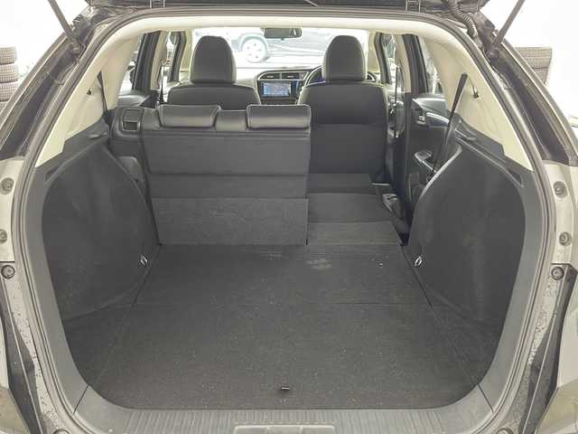 ホンダ シャトル ハイブリッド X 兵庫県 2017(平29)年 7.5万km クリスタルブラックパール ・純正ナビ/TV/SD/BT/CD/DVD/・バックカメラ/・ビルトインETC/・シティブレーキアクティブシステム/・横滑り防止/・オートワイパー/・パドルシフト/・クルーズコントロール/・ステアリングリモコン/・LEDオートライト/・フォグランプ/・ウインカーミラー/・ハーフレザー/・革巻きステアリング/・シートリフター/・チップアップシート/・社外15インチアルミホイール/・社外15インチアルミホイール付き冬タイヤ車載/・純正フロアマット/・ドアバイザー/・電動格納ミラー/・スマートキー/・プッシュスタート/・W＋サイドエアバック/・カーテンエアバック/・ECON