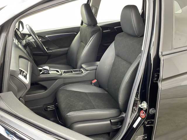 ホンダ シャトル ハイブリッド X 兵庫県 2017(平29)年 7.5万km クリスタルブラックパール ・純正ナビ/TV/SD/BT/CD/DVD/・バックカメラ/・ビルトインETC/・シティブレーキアクティブシステム/・横滑り防止/・オートワイパー/・パドルシフト/・クルーズコントロール/・ステアリングリモコン/・LEDオートライト/・フォグランプ/・ウインカーミラー/・ハーフレザー/・革巻きステアリング/・シートリフター/・チップアップシート/・社外15インチアルミホイール/・社外15インチアルミホイール付き冬タイヤ車載/・純正フロアマット/・ドアバイザー/・電動格納ミラー/・スマートキー/・プッシュスタート/・W＋サイドエアバック/・カーテンエアバック/・ECON