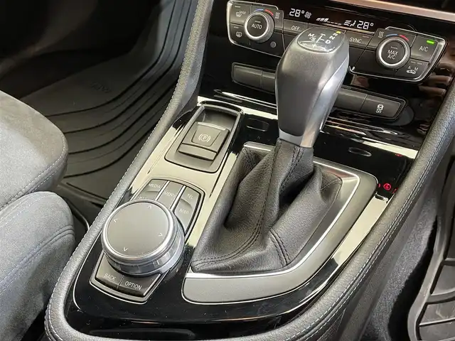 ＢＭＷ ２１８ｄ アクティブツアラー Mスポーツ 岩手県 2016(平28)年 6.6万km 白 ディーゼルターボ/パドルシフト/衝突被害軽減システム/コーナーセンサー/車線逸脱警報/横滑り防止装置/アイドリングストップ/可変スピードリミッター/走行モードセレクト/純正ナビ/ステアリングスイッチ/TVチューナー/バックカメラ/ETC/トノカバー/LEDヘッドライト/純正１７インチアルミホイール