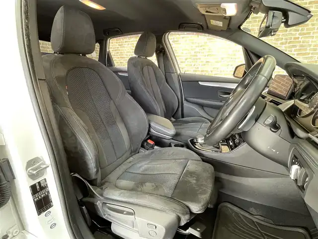 ＢＭＷ ２１８ｄ アクティブツアラー Mスポーツ 岩手県 2016(平28)年 6.6万km 白 ディーゼルターボ/パドルシフト/衝突被害軽減システム/コーナーセンサー/車線逸脱警報/横滑り防止装置/アイドリングストップ/可変スピードリミッター/走行モードセレクト/純正ナビ/ステアリングスイッチ/TVチューナー/バックカメラ/ETC/トノカバー/LEDヘッドライト/純正１７インチアルミホイール