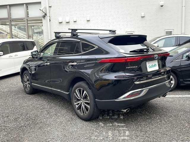 トヨタ ハリアー ハイブリッド G レザーパッケージ 兵庫県 2021(令3)年 3万km プレシャスブラックパール ワンオーナー/純正ディスプレイオーディオ/　Bluetooth/Miracast/USB/AUX/AM/FM/フルセグテレビ（走行中視聴可能）/純正ビルトインETC /デジタルインナーミラー/ブラインドスポットモニター/パワーバックドア/バックカメラ/ブレーキホールド/Innoアドバンスドカーラックス/ステアリングヒーター/パワーシート（D+N席）/シートヒーター（D+N席）/エアシート（D+N席）/アダプティブクルーズコントロール/パーキングアシスト/アンチロック・ブレーキ・システム/レーンキープアシスト/前後コーナーセンサー/盗難防止装置/衝突被害軽減システム/横滑り防止装置/オートマチックハイビーム/パワーウィンドウ/パワーステアリング/純正フロアマット/純正アルミホイール（18インチ）/エアバッグ（W+サイド）/LEDヘッドライト/スマートキー/スペアキー（1本）/保証書/取扱説明書