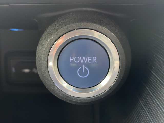 トヨタ ハリアー ハイブリッド G レザーパッケージ 兵庫県 2021(令3)年 3万km プレシャスブラックパール ワンオーナー/純正ディスプレイオーディオ/　Bluetooth/Miracast/USB/AUX/AM/FM/フルセグテレビ（走行中視聴可能）/純正ビルトインETC /デジタルインナーミラー/ブラインドスポットモニター/パワーバックドア/バックカメラ/ブレーキホールド/Innoアドバンスドカーラックス/ステアリングヒーター/パワーシート（D+N席）/シートヒーター（D+N席）/エアシート（D+N席）/アダプティブクルーズコントロール/パーキングアシスト/アンチロック・ブレーキ・システム/レーンキープアシスト/前後コーナーセンサー/盗難防止装置/衝突被害軽減システム/横滑り防止装置/オートマチックハイビーム/パワーウィンドウ/パワーステアリング/純正フロアマット/純正アルミホイール（18インチ）/エアバッグ（W+サイド）/LEDヘッドライト/スマートキー/スペアキー（1本）/保証書/取扱説明書