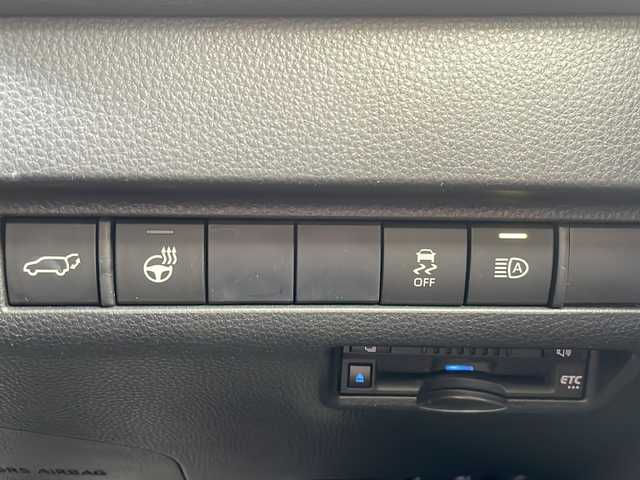 トヨタ ハリアー ハイブリッド G レザーパッケージ 兵庫県 2021(令3)年 3万km プレシャスブラックパール ワンオーナー/純正ディスプレイオーディオ/　Bluetooth/Miracast/USB/AUX/AM/FM/フルセグテレビ（走行中視聴可能）/純正ビルトインETC /デジタルインナーミラー/ブラインドスポットモニター/パワーバックドア/バックカメラ/ブレーキホールド/Innoアドバンスドカーラックス/ステアリングヒーター/パワーシート（D+N席）/シートヒーター（D+N席）/エアシート（D+N席）/アダプティブクルーズコントロール/パーキングアシスト/アンチロック・ブレーキ・システム/レーンキープアシスト/前後コーナーセンサー/盗難防止装置/衝突被害軽減システム/横滑り防止装置/オートマチックハイビーム/パワーウィンドウ/パワーステアリング/純正フロアマット/純正アルミホイール（18インチ）/エアバッグ（W+サイド）/LEDヘッドライト/スマートキー/スペアキー（1本）/保証書/取扱説明書