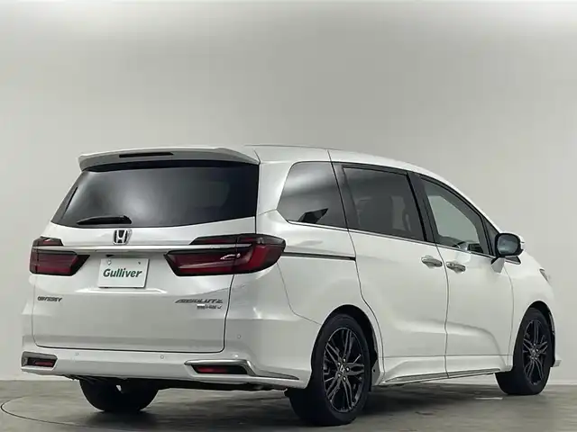 ホンダ オデッセイ ハイブリッド e:HEVアブソルート EX 埼玉県 2021(令3)年 2.8万km プラチナホワイトパール 純正１０インチナビ　１２．８型後席モニター　アラウンドビューモニター　温シート　ブラインドスポットモニター　液晶ミラー　ハーフレザーシート　両側電動　レーダークルーズコントロール　ドラレコ　ＥＴＣ