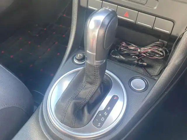 フォルクスワーゲン ザ・ビートル ターボ 熊本県 2014(平26)年 6万km 黒 純正ナビ/FM/AM/CD/DVD/SD/BT/VTR/MusicCatcher/・DTV/・バックカメラ/パッシブセーフティ/・フロントエアバック/・サイドエアバック/・むちうち軽減ヘッドレスト/クルーズコントロール/コーナーセンサー/サンルーフ/ドライブレコーダー（前方）/革巻きステアリング/ステアリングスイッチ/ウィンカーミラー/電動格納ミラー/ミラーヒーター/パーキングライト/オートライト/レーダー検知（社外）/社外車高調/純正フロアマット/純正ドアバイザー/純正アルミホイール