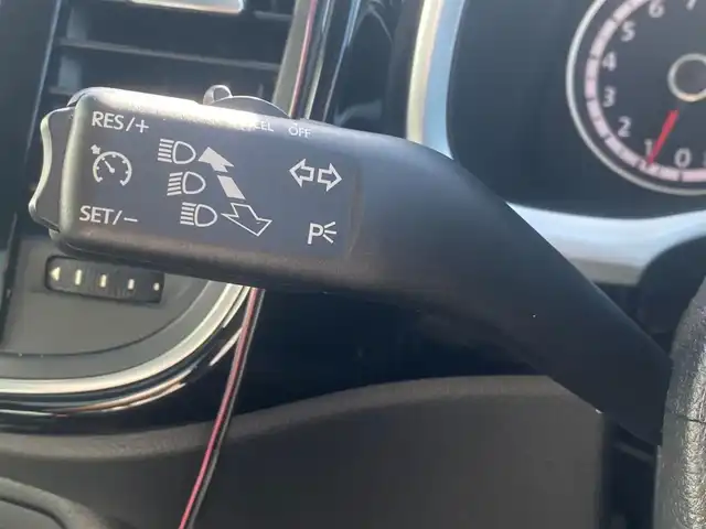 フォルクスワーゲン ザ・ビートル ターボ 熊本県 2014(平26)年 6万km 黒 純正ナビ/FM/AM/CD/DVD/SD/BT/VTR/MusicCatcher/・DTV/・バックカメラ/パッシブセーフティ/・フロントエアバック/・サイドエアバック/・むちうち軽減ヘッドレスト/クルーズコントロール/コーナーセンサー/サンルーフ/ドライブレコーダー（前方）/革巻きステアリング/ステアリングスイッチ/ウィンカーミラー/電動格納ミラー/ミラーヒーター/パーキングライト/オートライト/レーダー検知（社外）/社外車高調/純正フロアマット/純正ドアバイザー/純正アルミホイール