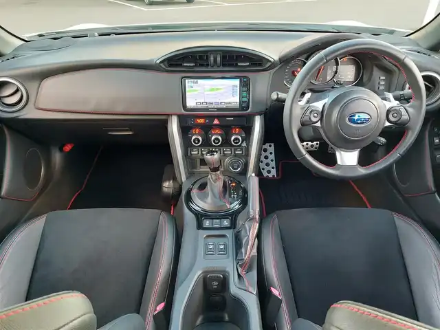 スバル ＢＲＺ GT 東京都 2017(平29)年 3.1万km クリスタルホワイトP 社外ナビ/フルセグTV/バックカメラ/ETC/プッシュスタート/クルーズコントロール/パドルシフト/ハーフレザーシート/シートヒーター/TRDドアスタビライザー/LEDヘッドライト/オートライト/ドアバイザー/17インチ純正アルミホイール/スマートキー