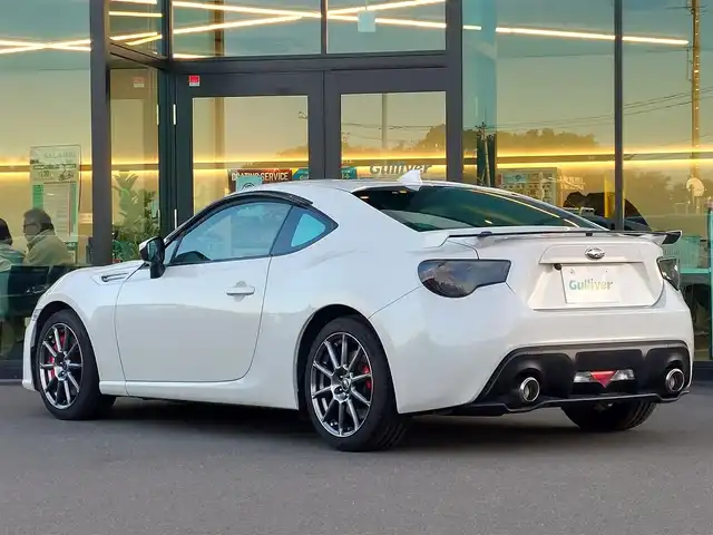 スバル ＢＲＺ GT 東京都 2017(平29)年 3.1万km クリスタルホワイトP 社外ナビ/フルセグTV/バックカメラ/ETC/プッシュスタート/クルーズコントロール/パドルシフト/ハーフレザーシート/シートヒーター/TRDドアスタビライザー/LEDヘッドライト/オートライト/ドアバイザー/17インチ純正アルミホイール/スマートキー