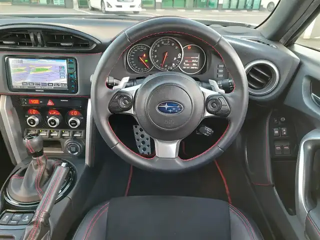 スバル ＢＲＺ GT 東京都 2017(平29)年 3.1万km クリスタルホワイトP 社外ナビ/フルセグTV/バックカメラ/ETC/プッシュスタート/クルーズコントロール/パドルシフト/ハーフレザーシート/シートヒーター/TRDドアスタビライザー/LEDヘッドライト/オートライト/ドアバイザー/17インチ純正アルミホイール/スマートキー