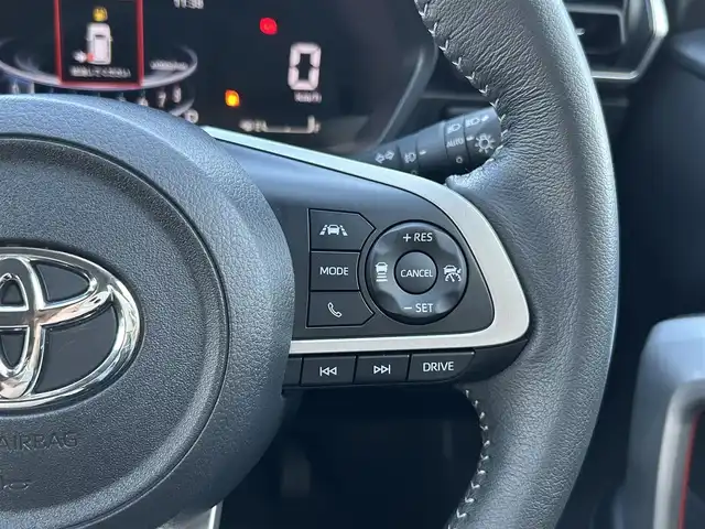 トヨタ ライズ Z 島根県 2023(令5)年 0.8万km シャイニングホワイトパール 登録時走行距離7886km/純正ディスプレイオーディオ(Apple Car Play/Android Auto/Bluetooth/ラジオ)/全周囲カメラ/サイドカメラ/フロントカメラ/バックカメラ/前席シートヒーター/ブラインドスポットモニター/前後コーナーセンサー/レーダークルーズコントロール/横滑り防止装置/レーンキープアシスト/衝突被害軽減ブレーキ/前後ドライブレコーダー/ETC/LEDヘッドライト/フォグランプ/オートライト/ウィンカーミラー/スマートキー(スペアキー×1)/純正AW/禁煙車