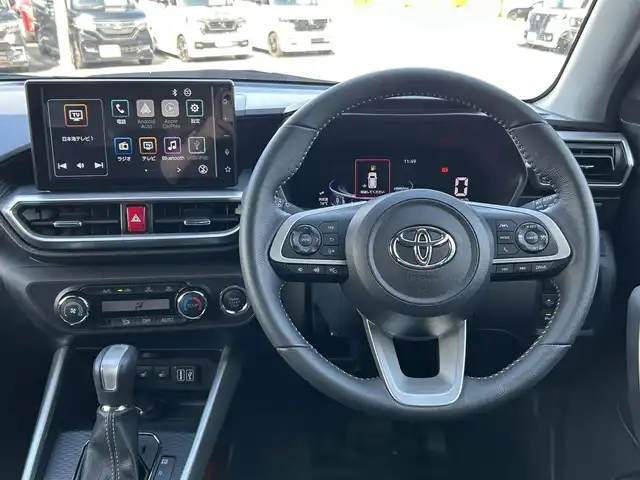 トヨタ ライズ Z 島根県 2023(令5)年 0.8万km シャイニングホワイトパール 登録時走行距離7886km/純正ディスプレイオーディオ(Apple Car Play/Android Auto/Bluetooth/ラジオ)/全周囲カメラ/サイドカメラ/フロントカメラ/バックカメラ/前席シートヒーター/ブラインドスポットモニター/前後コーナーセンサー/レーダークルーズコントロール/横滑り防止装置/レーンキープアシスト/衝突被害軽減ブレーキ/前後ドライブレコーダー/ETC/LEDヘッドライト/フォグランプ/オートライト/ウィンカーミラー/スマートキー(スペアキー×1)/純正AW/禁煙車