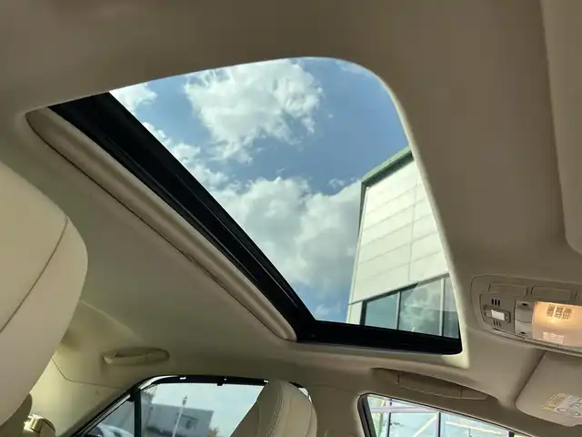 トヨタ クラウン ハイブリッド ロイヤルサルーンG 愛媛県 2014(平26)年 1.4万km プレシャスシルバー ・ワンオーナー/・サンルーフ/・メーカーオプションマルチナビ/CD/DVD/フルセグTV/MSV/USB/・バックカメラ/・クルーズコントロール/・ベージュ革シート/D/N/パワーシート/シートヒーター/エアーシート/D/メモリーシート/・ドラレコ前方/・社外レーダー/・コーナーセンサー/・スペアキー2本/うち１本カードキー