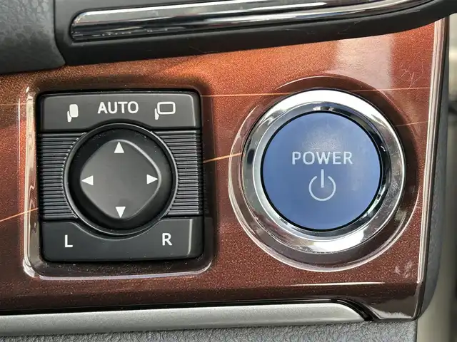 トヨタ クラウン ハイブリッド ロイヤルサルーンG 愛媛県 2014(平26)年 1.4万km プレシャスシルバー ・ワンオーナー/・サンルーフ/・メーカーオプションマルチナビ/CD/DVD/フルセグTV/MSV/USB/・バックカメラ/・クルーズコントロール/・ベージュ革シート/D/N/パワーシート/シートヒーター/エアーシート/D/メモリーシート/・ドラレコ前方/・社外レーダー/・コーナーセンサー/・スペアキー2本/うち１本カードキー