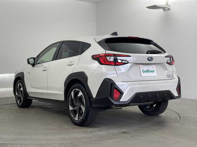 スバル クロストレック リミテッド 兵庫県 2023(令5)年 0.8万km クリスタルホワイトP ・純正11.6インチセンターディスプレイナビ/（TV/BT/USB/AUX)/・全方位カメラ/・ビルトインETC/・アイサイト/・プリクラッシュブレーキ/・エマージェンシーブレーキアシスト/・車線逸脱防止機能/・スバルリヤビークルディテクション(SRVD)/・ドライバーモニタリングシステム/・VDC/・オートビークルホールド(AVH)/・ステアリング連動ヘッドランプ（SRH）/・オートマチックハイビーム/・レーダークルーズコントロール/・SIーDRIVE/・パドルシフト/・運転席メモリー付きパワーシート/・前席シートヒーター/・ステアリングヒーター/・LEDフォグランプ/・リアフォグランプ/・スマートキー