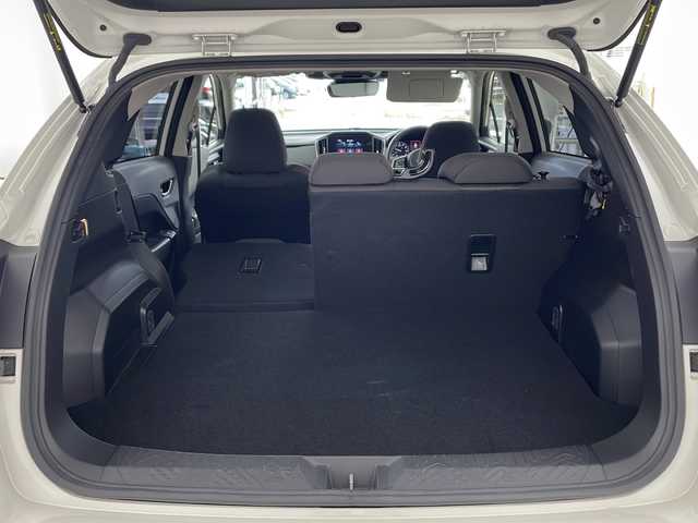 スバル クロストレック リミテッド 兵庫県 2023(令5)年 0.8万km クリスタルホワイトP ・純正11.6インチセンターディスプレイナビ/（TV/BT/USB/AUX)/・全方位カメラ/・ビルトインETC/・アイサイト/・プリクラッシュブレーキ/・エマージェンシーブレーキアシスト/・車線逸脱防止機能/・スバルリヤビークルディテクション(SRVD)/・ドライバーモニタリングシステム/・VDC/・オートビークルホールド(AVH)/・ステアリング連動ヘッドランプ（SRH）/・オートマチックハイビーム/・レーダークルーズコントロール/・SIーDRIVE/・パドルシフト/・運転席メモリー付きパワーシート/・前席シートヒーター/・ステアリングヒーター/・LEDフォグランプ/・リアフォグランプ/・スマートキー