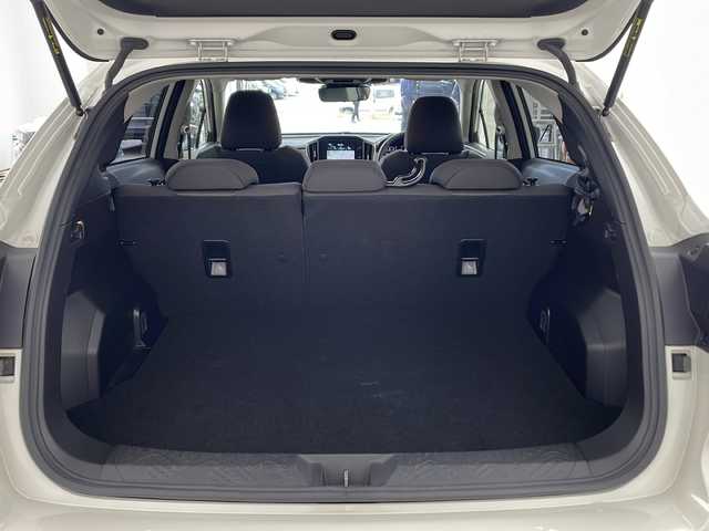 スバル クロストレック リミテッド 兵庫県 2023(令5)年 0.8万km クリスタルホワイトP ・純正11.6インチセンターディスプレイナビ/（TV/BT/USB/AUX)/・全方位カメラ/・ビルトインETC/・アイサイト/・プリクラッシュブレーキ/・エマージェンシーブレーキアシスト/・車線逸脱防止機能/・スバルリヤビークルディテクション(SRVD)/・ドライバーモニタリングシステム/・VDC/・オートビークルホールド(AVH)/・ステアリング連動ヘッドランプ（SRH）/・オートマチックハイビーム/・レーダークルーズコントロール/・SIーDRIVE/・パドルシフト/・運転席メモリー付きパワーシート/・前席シートヒーター/・ステアリングヒーター/・LEDフォグランプ/・リアフォグランプ/・スマートキー