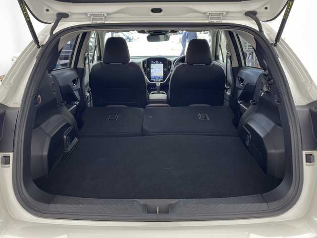 スバル クロストレック リミテッド 兵庫県 2023(令5)年 0.8万km クリスタルホワイトP ・純正11.6インチセンターディスプレイナビ/（TV/BT/USB/AUX)/・全方位カメラ/・ビルトインETC/・アイサイト/・プリクラッシュブレーキ/・エマージェンシーブレーキアシスト/・車線逸脱防止機能/・スバルリヤビークルディテクション(SRVD)/・ドライバーモニタリングシステム/・VDC/・オートビークルホールド(AVH)/・ステアリング連動ヘッドランプ（SRH）/・オートマチックハイビーム/・レーダークルーズコントロール/・SIーDRIVE/・パドルシフト/・運転席メモリー付きパワーシート/・前席シートヒーター/・ステアリングヒーター/・LEDフォグランプ/・リアフォグランプ/・スマートキー