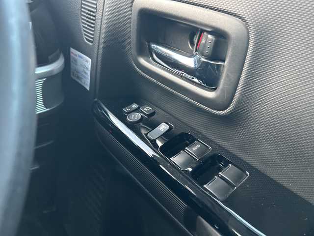 スズキ スペーシア カスタム HYBRID XS 岐阜県 2019(平31)年 5.8万km ピュアホワイトP 登録時走行距離58052km/両側パワースライドドア/社外ＳＤナビ/禁煙車/バックカメラ/ドライブレコーダー/レーンキープアシスト/コーナーセンサー/ＬＥＤヘッドライト/ハーフレザーシート/シートヒーター/フロントフォグランプ/オートライト/Bluetooth接続/CDチェンジャー/ETC/純正アルミホイール/ドアバイザー/プッシュスタート/スマートキー/アイドリングストップ/衝突被害軽減システム