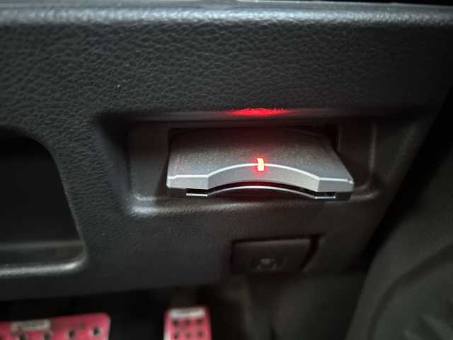 スズキ スペーシア カスタム HYBRID XS 岐阜県 2019(平31)年 5.8万km ピュアホワイトP 登録時走行距離58052km/両側パワースライドドア/社外ＳＤナビ/禁煙車/バックカメラ/ドライブレコーダー/レーンキープアシスト/コーナーセンサー/ＬＥＤヘッドライト/ハーフレザーシート/シートヒーター/フロントフォグランプ/オートライト/Bluetooth接続/CDチェンジャー/ETC/純正アルミホイール/ドアバイザー/プッシュスタート/スマートキー/アイドリングストップ/衝突被害軽減システム