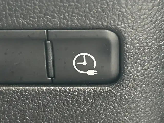 トヨタ プリウス ＰＨＶ S GRスポーツ 岡山県 2019(令1)年 11万km ホワイトパールクリスタルシャイン 登録時走行距離109597km/純正9インチナビ/フルセグTV(AM/FM/CD/DVD/Bluetooth)/バックカメラ/ビルトインETC2.0/ドライブレコーダー/トヨタセーフティセンス/・レーダークルーズコントロール/・プリクラッシュセーフティ/・オートマチックハイビーム/・レーントレーシングアシスト/横滑り防止装置/D/N席シートヒーター/純正フロアマット/18インチ純正AW/LEDヘッドライト/プッシュスタート/スマートキー/充電ケーブル