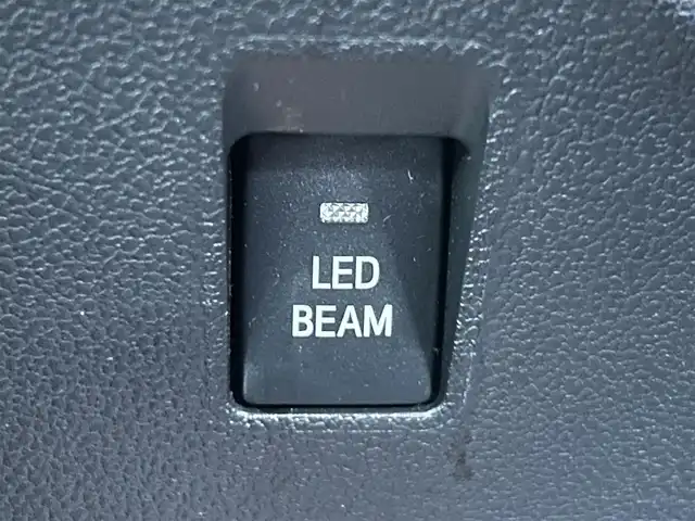 トヨタ プリウス ＰＨＶ S GRスポーツ 岡山県 2019(令1)年 11万km ホワイトパールクリスタルシャイン 登録時走行距離109597km/純正9インチナビ/フルセグTV(AM/FM/CD/DVD/Bluetooth)/バックカメラ/ビルトインETC2.0/ドライブレコーダー/トヨタセーフティセンス/・レーダークルーズコントロール/・プリクラッシュセーフティ/・オートマチックハイビーム/・レーントレーシングアシスト/横滑り防止装置/D/N席シートヒーター/純正フロアマット/18インチ純正AW/LEDヘッドライト/プッシュスタート/スマートキー/充電ケーブル