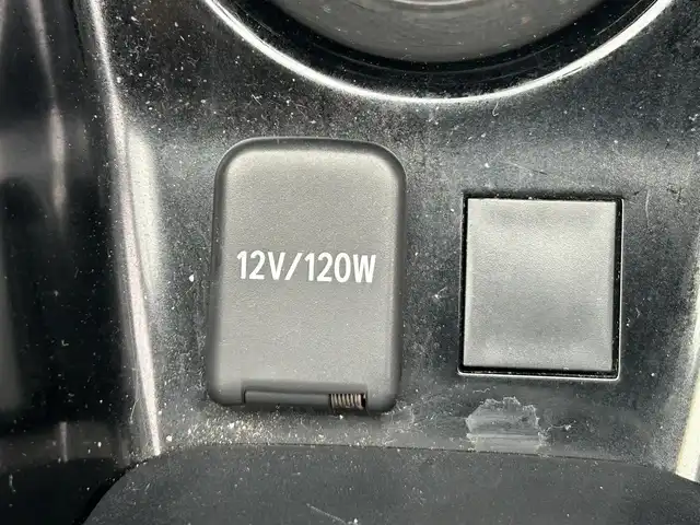 トヨタ プリウス ＰＨＶ S GRスポーツ 岡山県 2019(令1)年 11万km ホワイトパールクリスタルシャイン 登録時走行距離109597km/純正9インチナビ/フルセグTV(AM/FM/CD/DVD/Bluetooth)/バックカメラ/ビルトインETC2.0/ドライブレコーダー/トヨタセーフティセンス/・レーダークルーズコントロール/・プリクラッシュセーフティ/・オートマチックハイビーム/・レーントレーシングアシスト/横滑り防止装置/D/N席シートヒーター/純正フロアマット/18インチ純正AW/LEDヘッドライト/プッシュスタート/スマートキー/充電ケーブル