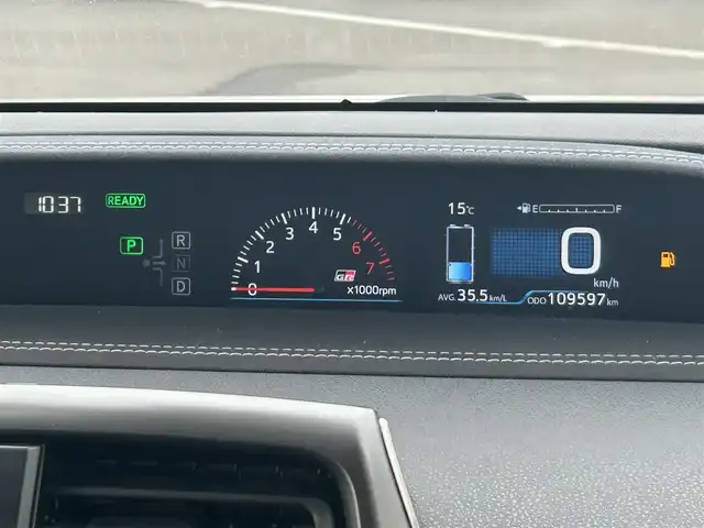 トヨタ プリウス ＰＨＶ S GRスポーツ 岡山県 2019(令1)年 11万km ホワイトパールクリスタルシャイン 登録時走行距離109597km/純正9インチナビ/フルセグTV(AM/FM/CD/DVD/Bluetooth)/バックカメラ/ビルトインETC2.0/ドライブレコーダー/トヨタセーフティセンス/・レーダークルーズコントロール/・プリクラッシュセーフティ/・オートマチックハイビーム/・レーントレーシングアシスト/横滑り防止装置/D/N席シートヒーター/純正フロアマット/18インチ純正AW/LEDヘッドライト/プッシュスタート/スマートキー/充電ケーブル