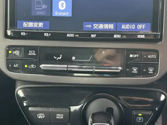 トヨタ プリウス ＰＨＶ S GRスポーツ 岡山県 2019(令1)年 11万km ホワイトパールクリスタルシャイン 登録時走行距離109597km/純正9インチナビ/フルセグTV(AM/FM/CD/DVD/Bluetooth)/バックカメラ/ビルトインETC2.0/ドライブレコーダー/トヨタセーフティセンス/・レーダークルーズコントロール/・プリクラッシュセーフティ/・オートマチックハイビーム/・レーントレーシングアシスト/横滑り防止装置/D/N席シートヒーター/純正フロアマット/18インチ純正AW/LEDヘッドライト/プッシュスタート/スマートキー/充電ケーブル