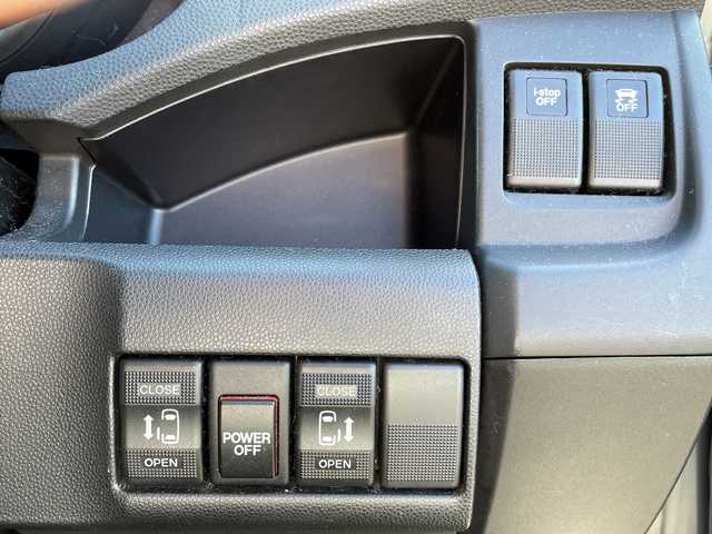 マツダ プレマシー 20S 福岡県 2011(平23)年 13.4万km パール