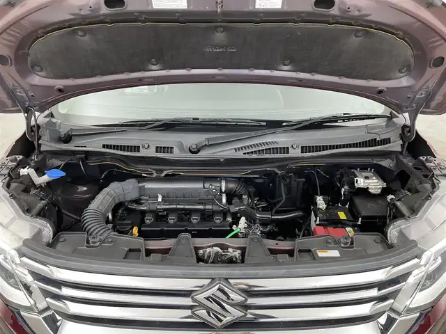 スズキ ソリオ HV MZ 大分県 2023(令5)年 5.6万km メロウディープレッドパール スズキセーフティーサポート/・デュアルセンサーブレーキサポート/・標識認識機能/・発進お知らせ機能/・アダプティブクルーズコントロール/・車線維持支援機能/・ハイビームアシスト/社外ナビ/（フルセグ/Bluetooth/CD/DVD)/ヘッドアップディスプレイ/ETC/前席シートヒーター/ステアリングスイッチ/両側パワースライドドア/オートライト/LEDヘッドライト/社外デジタルインナーミラー/電動格納ミラー/純正アルミホイール